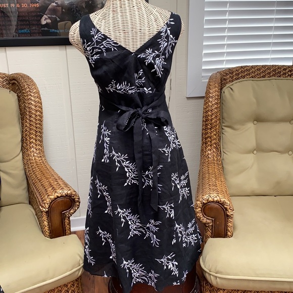 Sleeveless Black Embroidered dress 6 - Picture 7 of 13